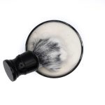 Rakskum med rakborste i skål